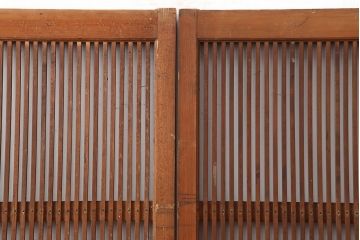 アンティーク建具　腰板ケヤキ材　上質な和の空間づくりにおすすめな格子戸2枚セット(建具、引き戸)(R-037080)