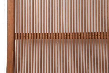 アンティーク建具　腰板ケヤキ材　上質な和の空間づくりにおすすめな格子戸2枚セット(建具、引き戸)(R-037080)