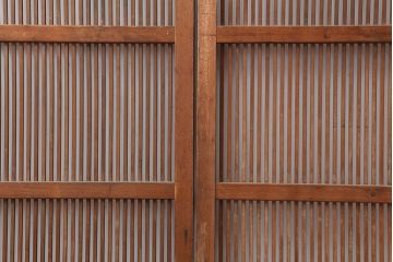 アンティーク建具　腰板ケヤキ材　上質な和の空間づくりにおすすめな格子戸2枚セット(建具、引き戸)(R-037080)