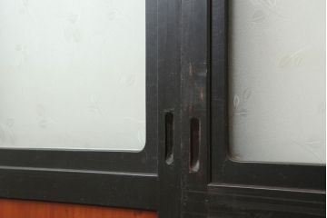アンティーク建具　大正昭和初期　黒塗りの木枠がアクセントのガラス帯戸4枚セット(引き戸、建具)(R-037082)