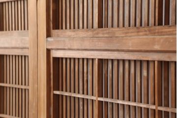 アンティーク建具　和製アンティーク　昭和中期　腰板ケヤキ材　裏障子付き!上品な和の空間づくりにおすすめな格子戸4枚セット(建具、引き戸)(R-037094)