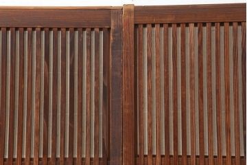 アンティーク建具　昭和初期　裏障子付き　縦桟が上品な雰囲気を醸し出す格子戸2枚セット(建具、引き戸)(R-037095)