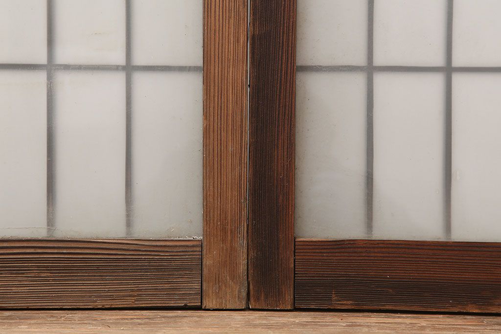 アンティーク建具　和製アンティーク　昭和初期　シンプルさが魅力の引き戸2枚セット　(R-037110)