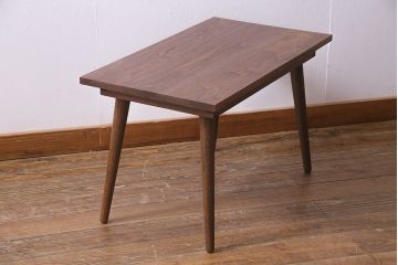 中古　ウォールナット天板　脚付きリメイク　シンプルで取り入れやすいセンターテーブル・小(ローテーブル)(R-037139)