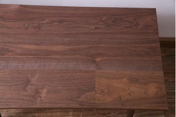 中古　ウォールナット天板　脚付きリメイク　シンプルで取り入れやすいセンターテーブル・小(ローテーブル)(R-037139)