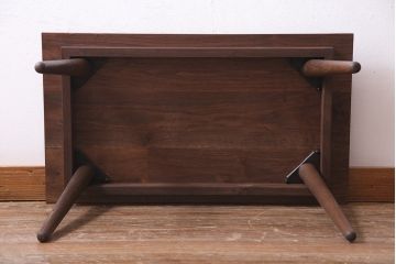 中古　ウォールナット天板　脚付きリメイク　シンプルで取り入れやすいセンターテーブル・小(ローテーブル)(R-037139)