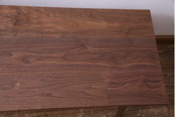 中古　ウォールナット天板　脚付きリメイク　シンプルで取り入れやすいセンターテーブル・大(ローテーブル)(R-037140)