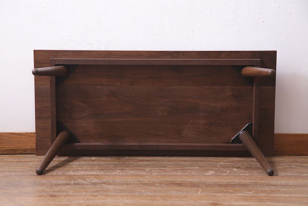 中古　ウォールナット天板　脚付きリメイク　シンプルで取り入れやすいセンターテーブル・大(ローテーブル)(R-037140)