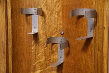 アンティーク家具　イギリスアンティーク　E.GOMME社　オーク材　堂々とした佇まいと温かみのある雰囲気が魅力のサイドボード(キャビネット、収納棚)