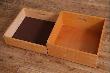 アンティーク家具　イギリスアンティーク　E.GOMME社　オーク材　堂々とした佇まいと温かみのある雰囲気が魅力のサイドボード(キャビネット、収納棚)