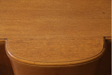 アンティーク家具　イギリスアンティーク　E.GOMME社　オーク材　堂々とした佇まいと温かみのある雰囲気が魅力のサイドボード(キャビネット、収納棚)