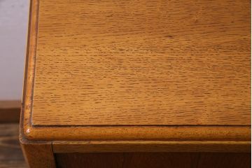 アンティーク家具　イギリスアンティーク　E.GOMME社　オーク材　堂々とした佇まいと温かみのある雰囲気が魅力のサイドボード(キャビネット、収納棚)