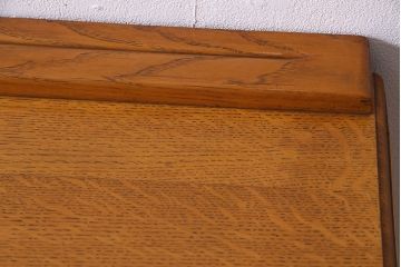 アンティーク家具　イギリスアンティーク　E.GOMME社　オーク材　堂々とした佇まいと温かみのある雰囲気が魅力のサイドボード(キャビネット、収納棚)