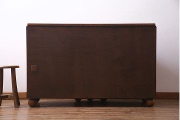 アンティーク家具　イギリスアンティーク　E.GOMME社　オーク材　堂々とした佇まいと温かみのある雰囲気が魅力のサイドボード(キャビネット、収納棚)