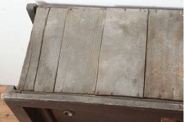 アンティーク家具　前面ケヤキ材・ヒノキ材　透かしの意匠が目をひく水屋箪笥サイドボード(テレビ台、収納棚)(R-037147)