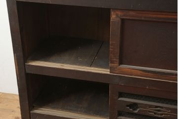 アンティーク家具　前面ケヤキ材・ヒノキ材　透かしの意匠が目をひく水屋箪笥サイドボード(テレビ台、収納棚)(R-037147)