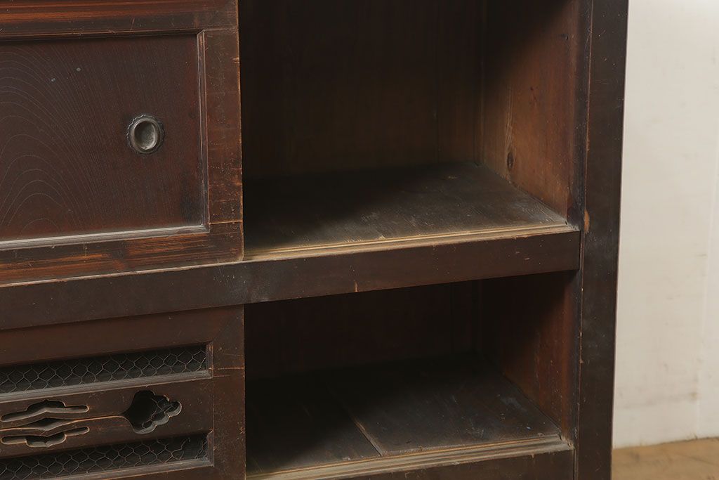 アンティーク家具　前面ケヤキ材・ヒノキ材　透かしの意匠が目をひく水屋箪笥サイドボード(テレビ台、収納棚)(R-037147)