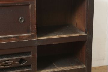 アンティーク家具　前面ケヤキ材・ヒノキ材　透かしの意匠が目をひく水屋箪笥サイドボード(テレビ台、収納棚)(R-037147)