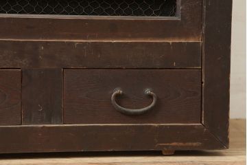 アンティーク家具　前面ケヤキ材・ヒノキ材　透かしの意匠が目をひく水屋箪笥サイドボード(テレビ台、収納棚)(R-037147)