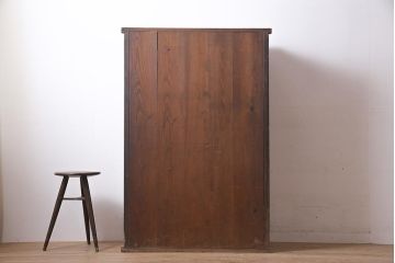 アンティーク家具　大正昭和初期　段差付きの棚がディスプレイに活躍するキャビネット(収納棚、飾り棚)(R-037154)