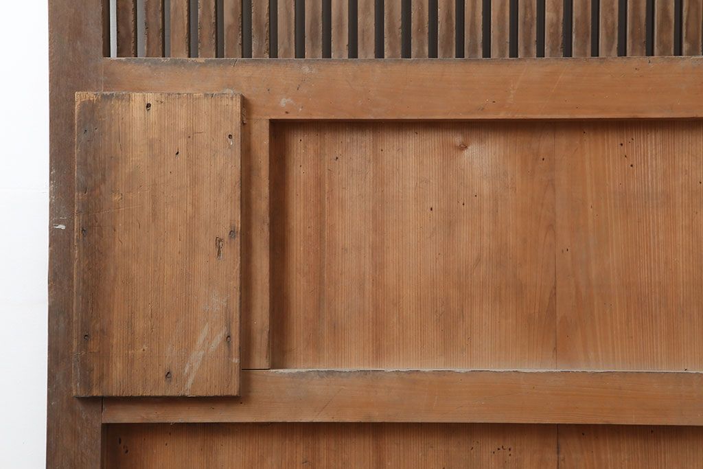 アンティーク建具　和製アンティーク　ヒノキ材　風格漂う格子蔵戸(玄関戸、引き戸)(R-037161)