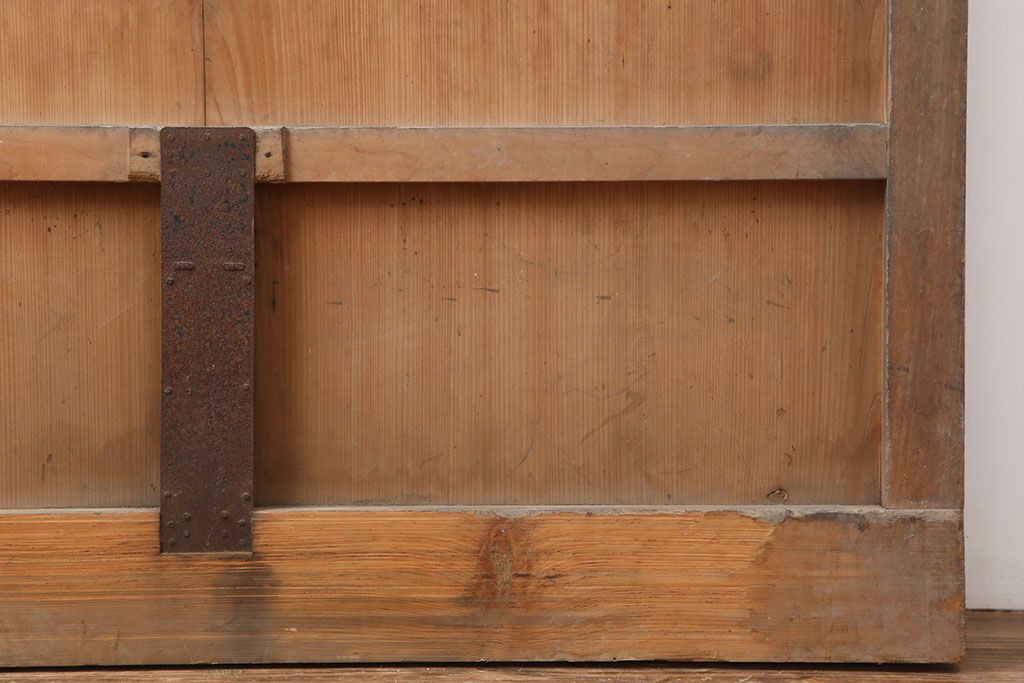 アンティーク建具　和製アンティーク　ヒノキ材　風格漂う格子蔵戸(玄関戸、引き戸)(R-037161)