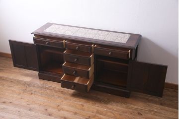 中古　北海道民芸家具　リメイク　天然御影石　淡いピンクのタイルトップがお洒落なサイドボード(カウンター、収納棚)(R-037172)