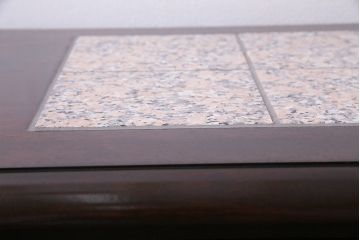 中古　北海道民芸家具　リメイク　天然御影石　淡いピンクのタイルトップがお洒落なサイドボード(カウンター、収納棚)(R-037172)