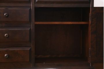 中古　北海道民芸家具　リメイク　天然御影石　ブラックのタイルトップがお洒落なサイドボード(カウンター、収納棚)(R-037174)