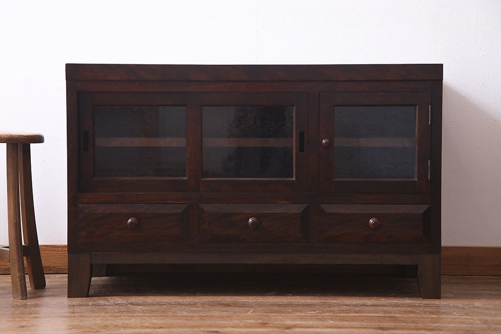 リメイク家具　松本民芸　シックな佇まいが魅力的な脚付きローボード(テレビ台、リビングボード)(R-037178)