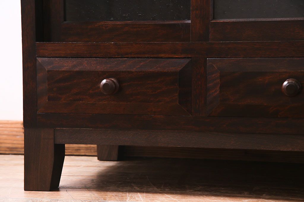 リメイク家具　松本民芸　シックな佇まいが魅力的な脚付きローボード(テレビ台、リビングボード)(R-037178)