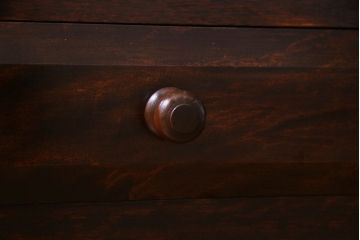 リメイク家具　松本民芸　シックな佇まいが魅力的な脚付きローボード(テレビ台、リビングボード)(R-037178)