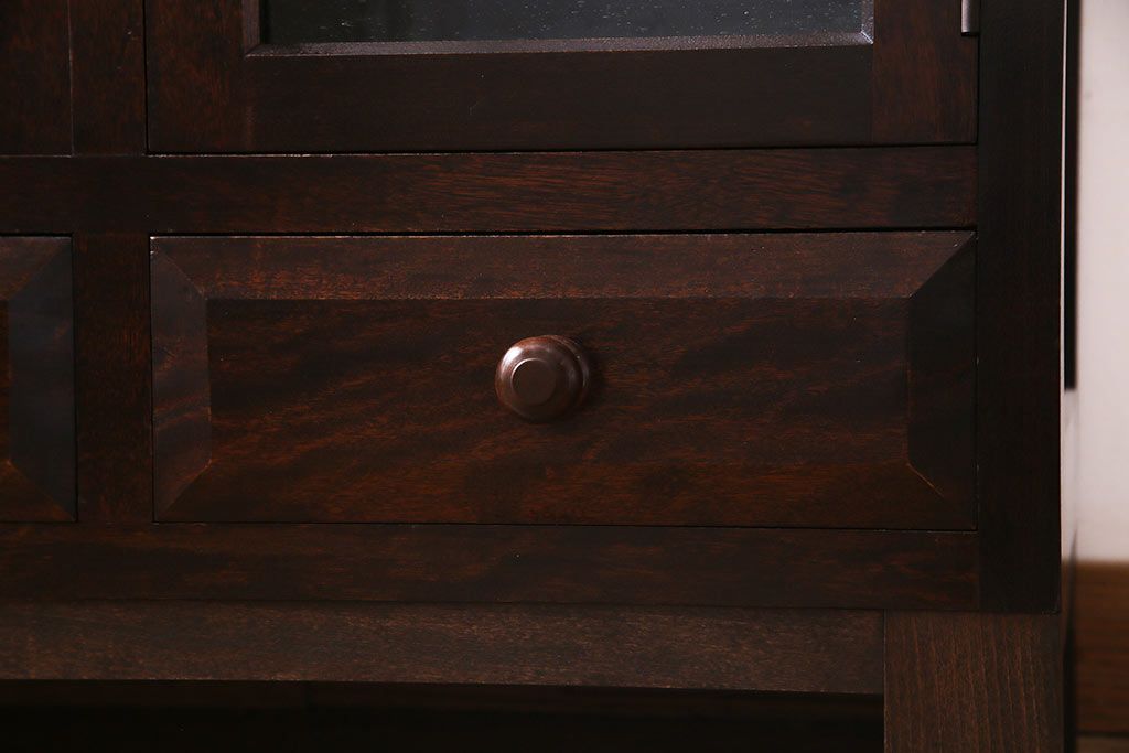 リメイク家具　松本民芸　シックな佇まいが魅力的な脚付きローボード(テレビ台、リビングボード)(R-037178)