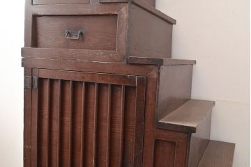 アンティーク家具　和製アンティーク　明治期　ヒノキ材　幅せま!和の雰囲気たっぷりの階段箪笥(和箪笥)(R-037180)