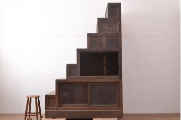 アンティーク家具　明治期　三方ケヤキ材　上手物　和の情緒あふれる階段箪笥(R-037181)