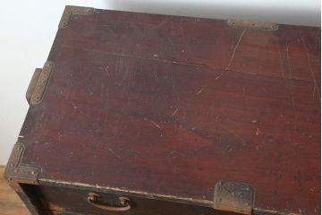 アンティーク家具　古民具・骨董　飾り金具が素敵な一本物の衣装箪笥(タンス)(R-037184)