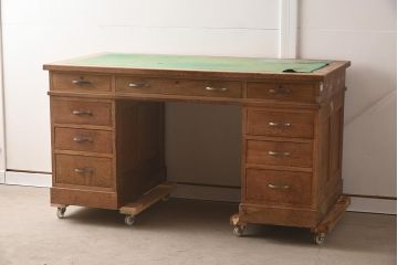 レトロ家具　パートナーデスクとしても使えるナラ材製の両袖机(ワークデスク、在宅ワーク、在宅用)(R-037186)