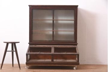 アンティーク家具　栗材　シックに仕上がるタバコ屋さんのL型ガラスケース(ショーケース、陳列棚)(R-037189)