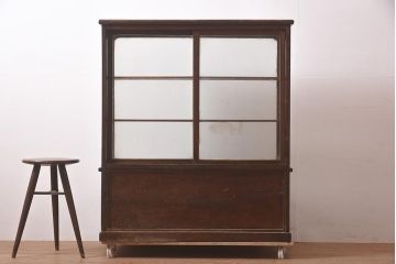アンティーク家具　栗材　シックに仕上がるタバコ屋さんのL型ガラスケース(ショーケース、陳列棚)(R-037189)