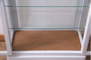 アンティーク家具　ペイント家具　フレンチグレーが可愛らしいガラスケース(ショーケース、陳列棚、飾り棚)