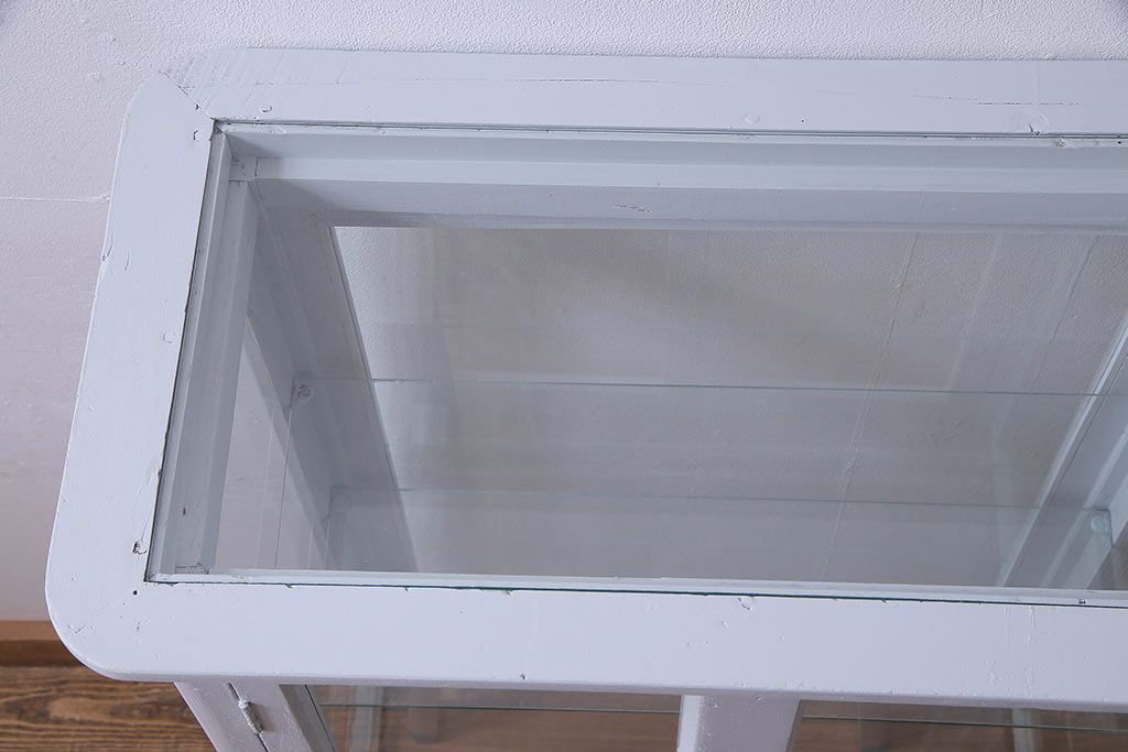 アンティーク家具　ペイント家具　フレンチグレーが可愛らしいガラスケース(ショーケース、陳列棚、飾り棚)