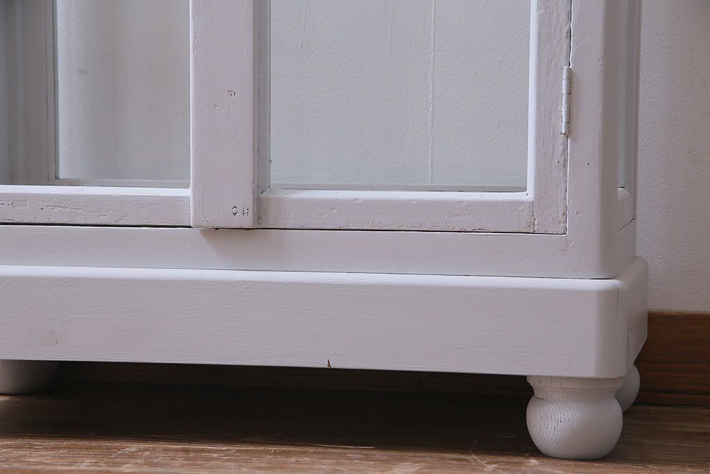 アンティーク家具　ペイント家具　フレンチグレーが可愛らしいガラスケース(ショーケース、陳列棚、飾り棚)