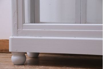アンティーク家具　ペイント家具　フレンチグレーが可愛らしいガラスケース(ショーケース、陳列棚、飾り棚)