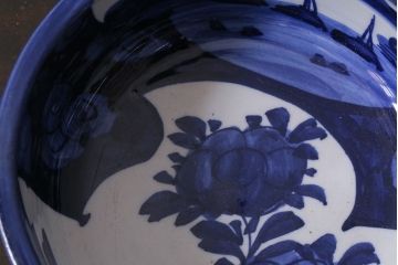 アンティーク雑貨　明治期　牡丹と山水図　ベロ藍　4.5寸鉢(皿、和食器)(R-037200)