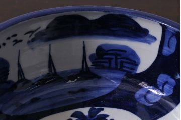 アンティーク雑貨　明治期　牡丹と山水図　ベロ藍　4.5寸鉢(皿、和食器)(R-037200)