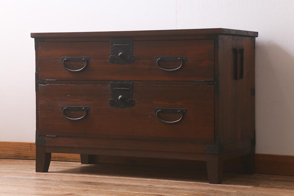 アンティーク家具　明治大正期　箪笥リメイク　ヒノキ材　フラップダウン扉が便利な脚付きテレビ台(ローボード、テレビボード、収納棚)(R-037204)