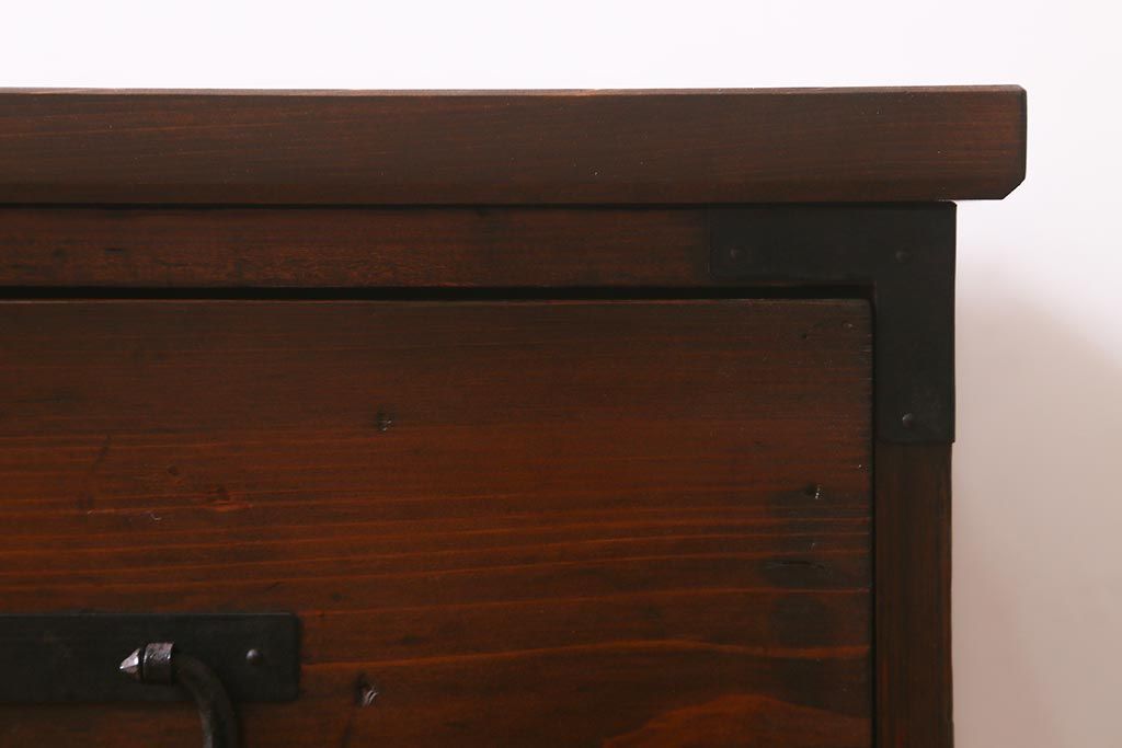 アンティーク家具　明治大正期　箪笥リメイク　ヒノキ材　フラップダウン扉が便利な脚付きテレビ台(ローボード、テレビボード、収納棚)(R-037204)