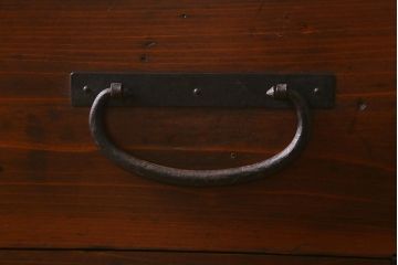 アンティーク家具　明治大正期　箪笥リメイク　ヒノキ材　フラップダウン扉が便利な脚付きテレビ台(ローボード、テレビボード、収納棚)(R-037204)