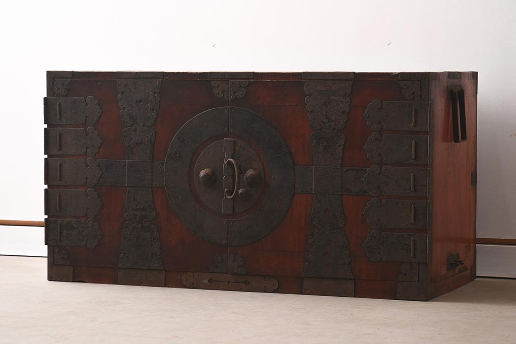 アンティーク家具　ヒノキ材　観音開き扉　趣たっぷりの衣装箪笥(ローボード、ローチェスト、引き出し)(R-037210)