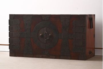 アンティーク家具　ヒノキ材　観音開き扉　趣たっぷりの衣装箪笥(ローボード、ローチェスト、引き出し)(R-037210)